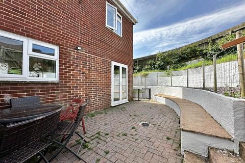 2 Cameron Close, Tiverton, EX16 5DB