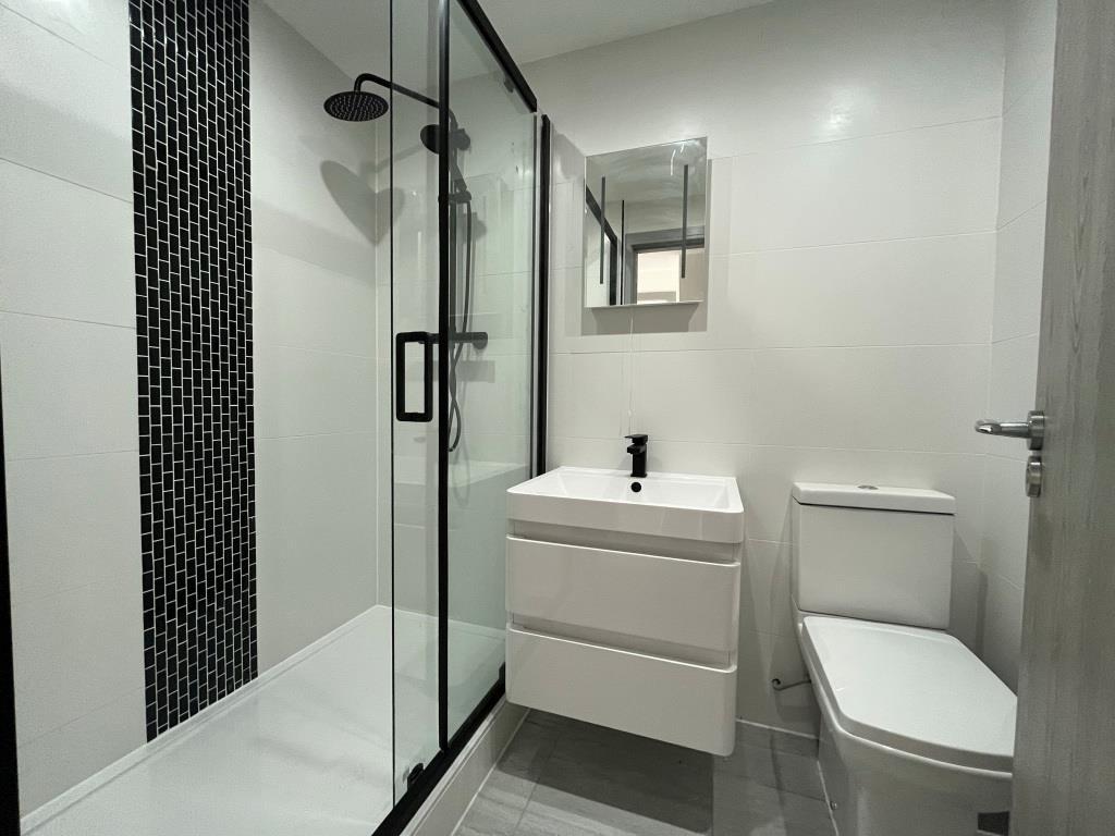 SHOWER ROOM.jpg