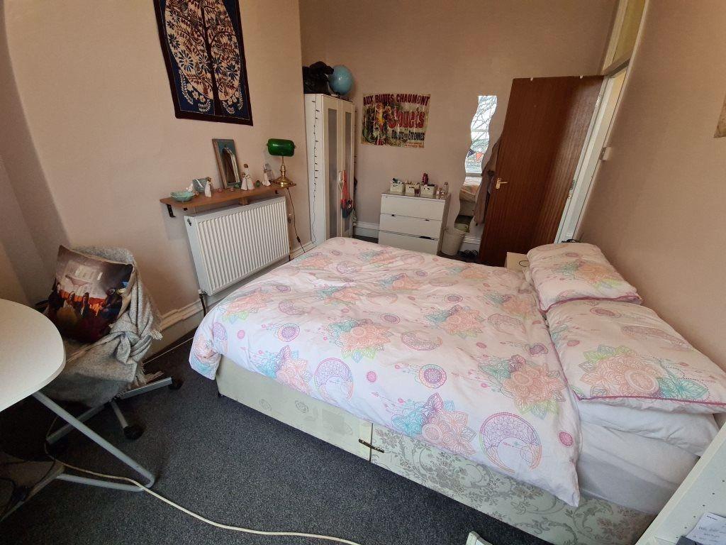 A cozy double bedroom featuring a comfortable d...