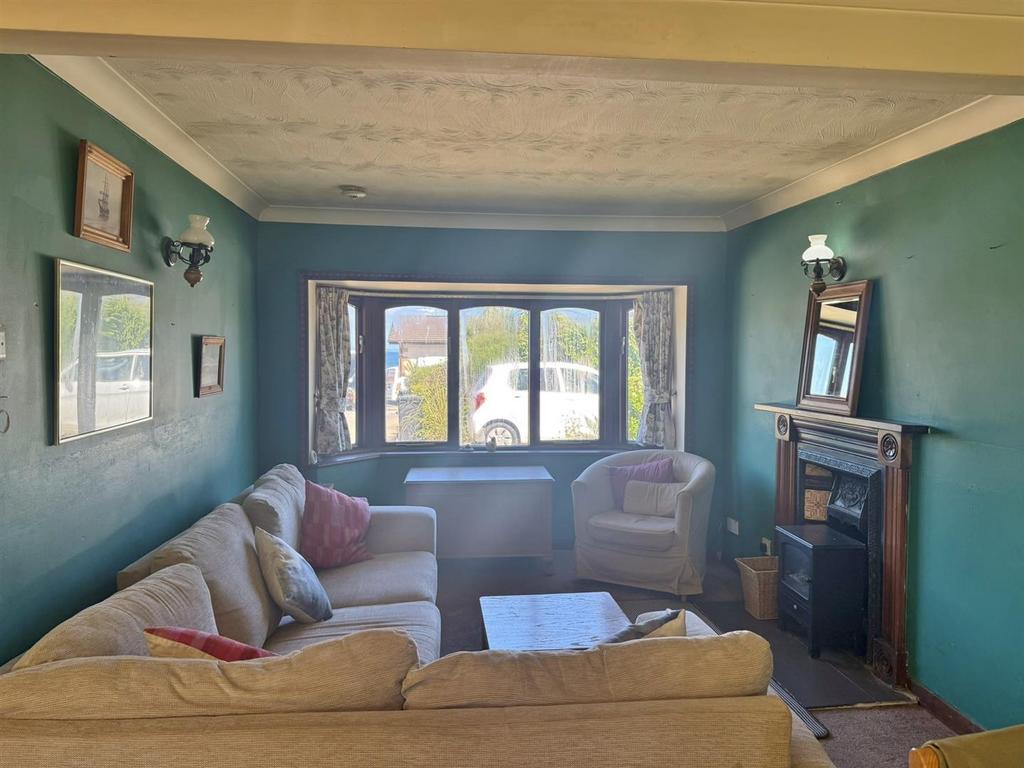 Lounge to bay window