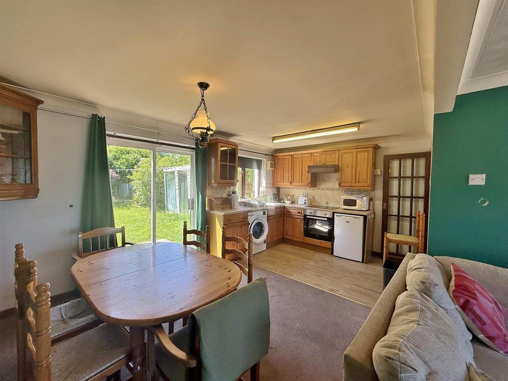 Dining space to kitchen
