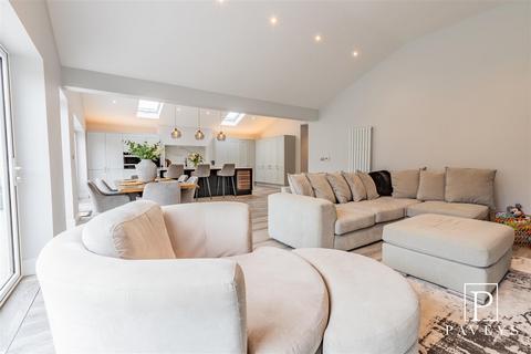 3 bedroom detached bungalow for sale, Kirby Road, Walton On The Naze