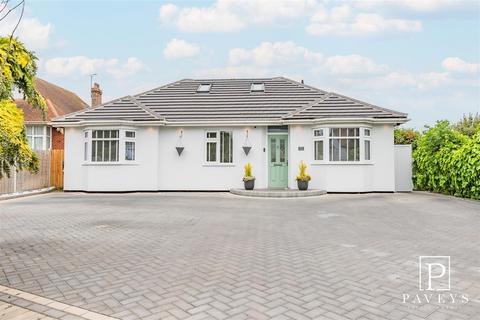 3 bedroom detached bungalow for sale, Kirby Road, Walton On The Naze