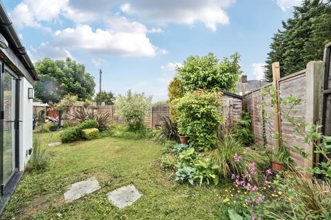 2 bedroom maisonette for sale, Woking,  Surrey,  GU21