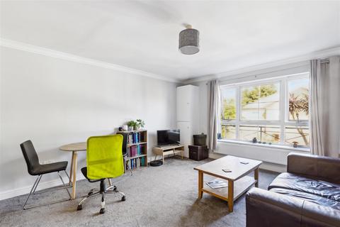 1 bedroom flat for sale, Malthouse Drive, London, W4