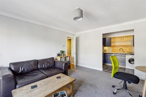 1 bedroom flat for sale, Malthouse Drive, London, W4