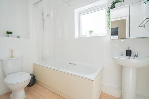 2 bedroom flat for sale, St Helena Avenue, Newton Leys, Milton Keynes, MK3