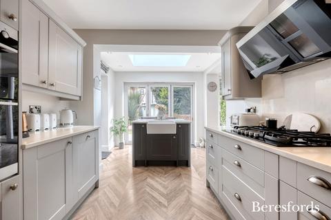 305 Corbets Tey Road, Upminster, RM14 2DE