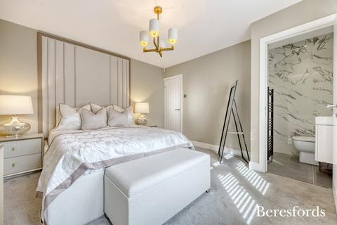 305 Corbets Tey Road, Upminster, RM14 2DE