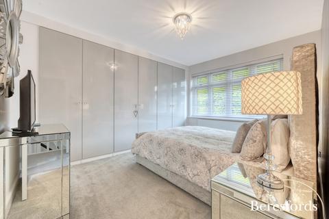 305 Corbets Tey Road, Upminster, RM14 2DE