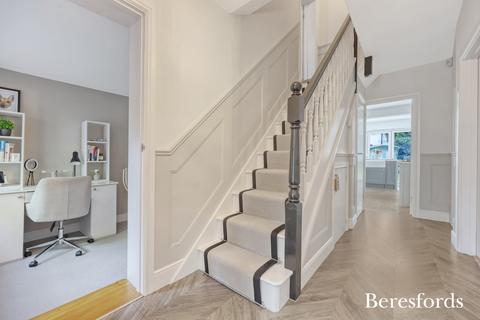 305 Corbets Tey Road, Upminster, RM14 2DE