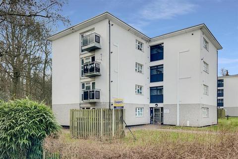 3 bedroom flat for sale