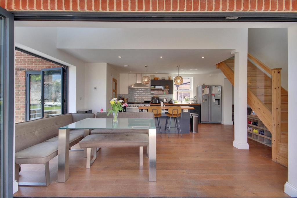 Kitchen/Dining