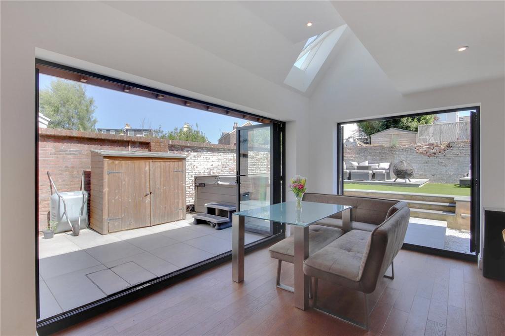 Kitchen/Dining