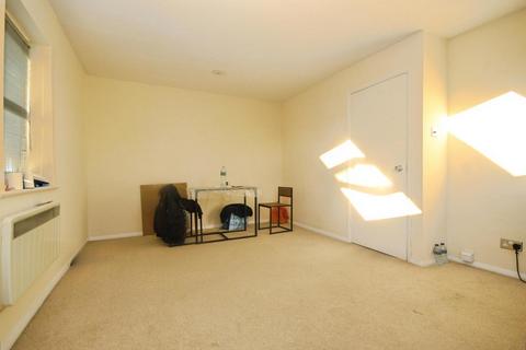 1 bedroom apartment to rent, Riggindale Road, London, SW16