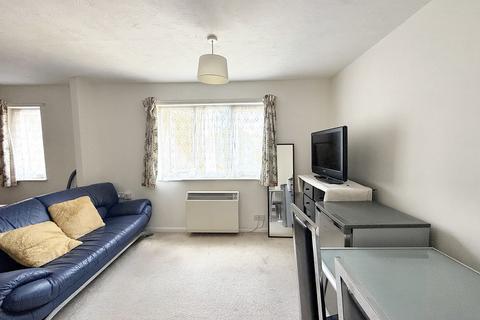 1 bedroom flat for sale, Verona Close, Uxbridge, UB8