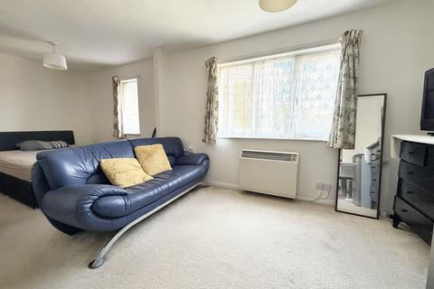 1 bedroom flat for sale, Verona Close, Uxbridge, UB8