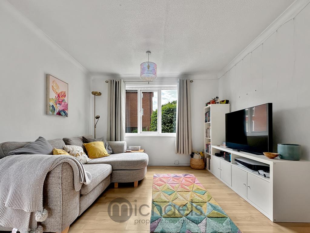 Living Room/Dining Area