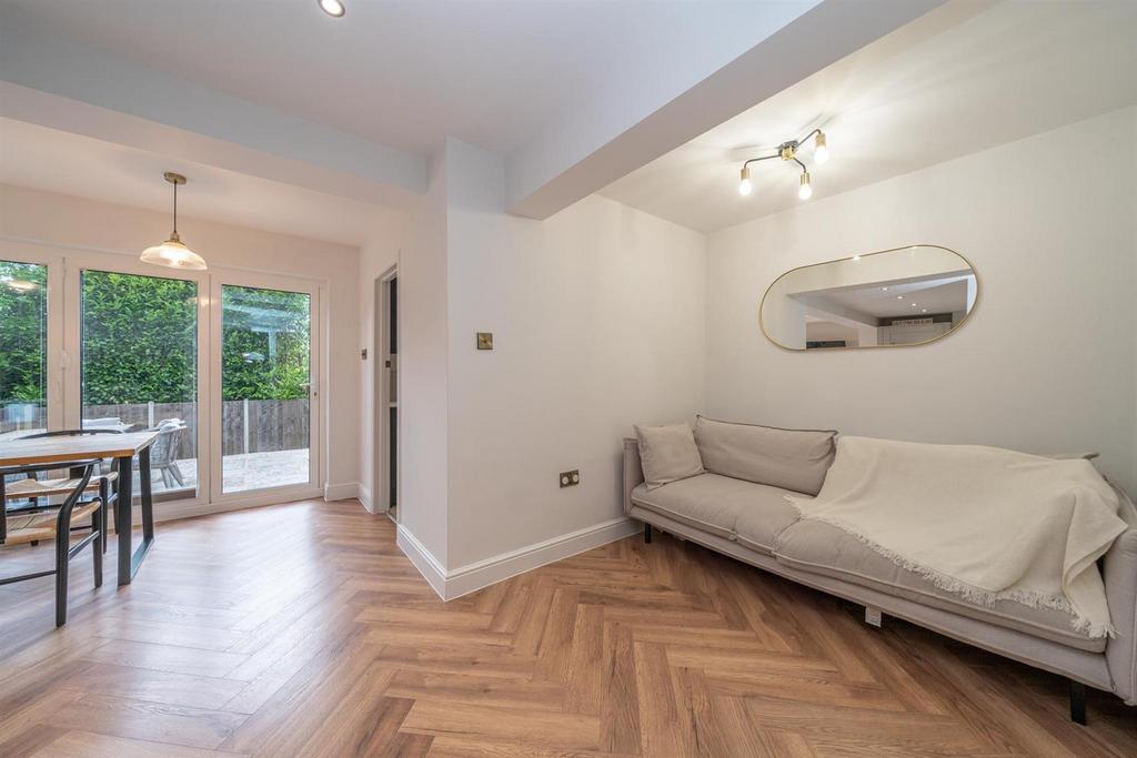 11-Chambersbury-Lane-03596.jpg