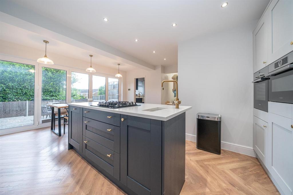 11-Chambersbury-Lane-03587.jpg