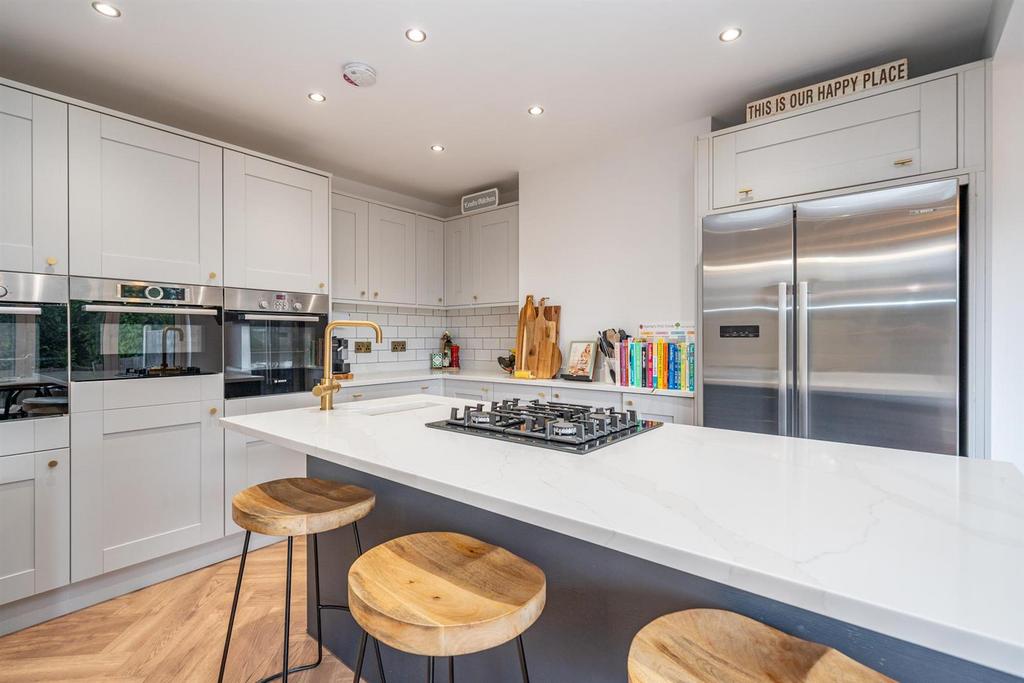 11-Chambersbury-Lane-03580.jpg