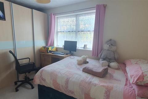 294 Westmacott Drive, Feltham, TW14 9XA