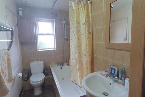 294 Westmacott Drive, Feltham, TW14 9XA