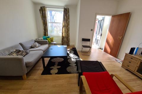 3 bedroom house to rent, Moorland Avenue, Leeds LS6