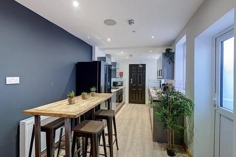 6 bedroom terraced house to rent, Ossory Street, Manchester M14