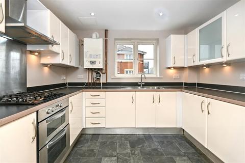2 bedroom flat for sale, Santa Cruz Drive, Eastbourne