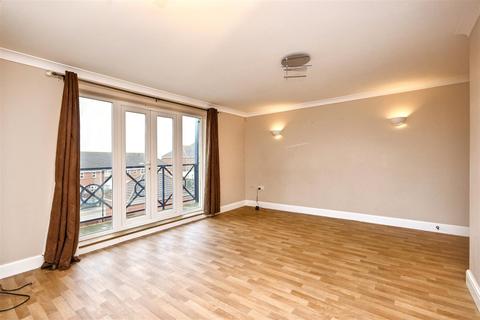 2 bedroom flat for sale, Santa Cruz Drive, Eastbourne
