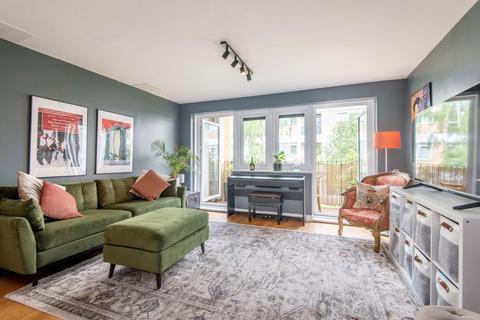 Flat 3, 50 Hacon Square, London, E8 3QY