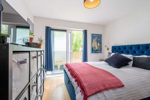 Flat 3, 50 Hacon Square, London, E8 3QY
