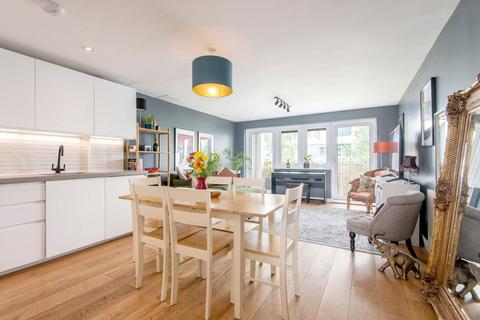 Flat 3, 50 Hacon Square, London, E8 3QY