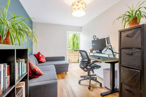 Flat 3, 50 Hacon Square, London, E8 3QY