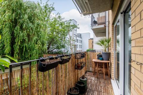 Flat 3, 50 Hacon Square, London, E8 3QY