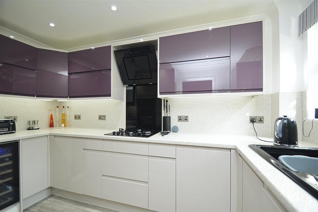 Resized Kitchen1.jpg