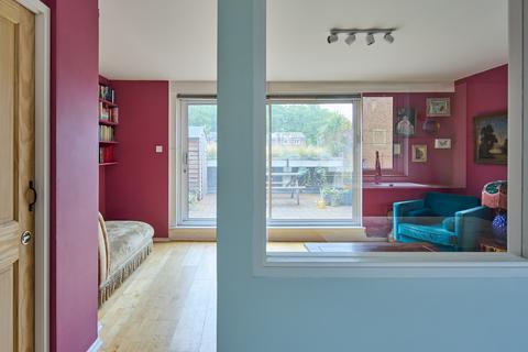 34 Berkeley Walk, London, N7 7RS