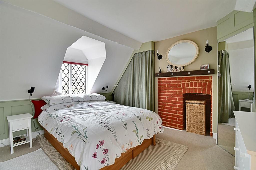 Bedroom 1 1.jpg