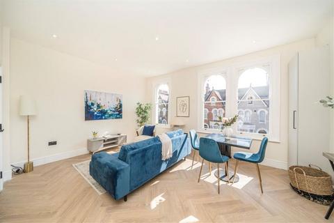 3 bedroom flat for sale, Embleton Road, London SE13