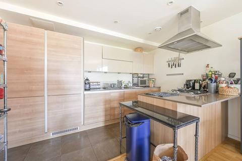 2 bedroom flat for sale, Chi Building, Crowder Street, Shadwell, London, E1