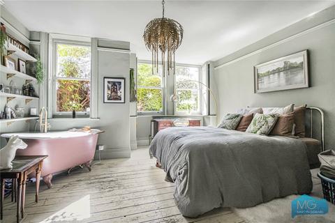 Flat 1b, 28 Coolhurst Road, London, N8 8EL