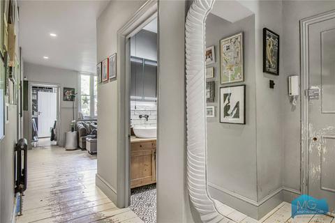 Flat 1b, 28 Coolhurst Road, London, N8 8EL