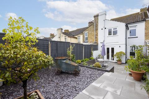 20 Greenfield Road, Folkestone, CT19 6EP