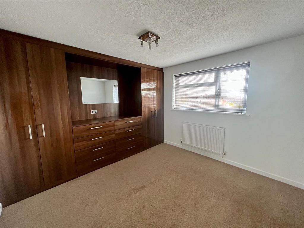 69 Upper Howsell Bedroom 1 - Copy.jpg