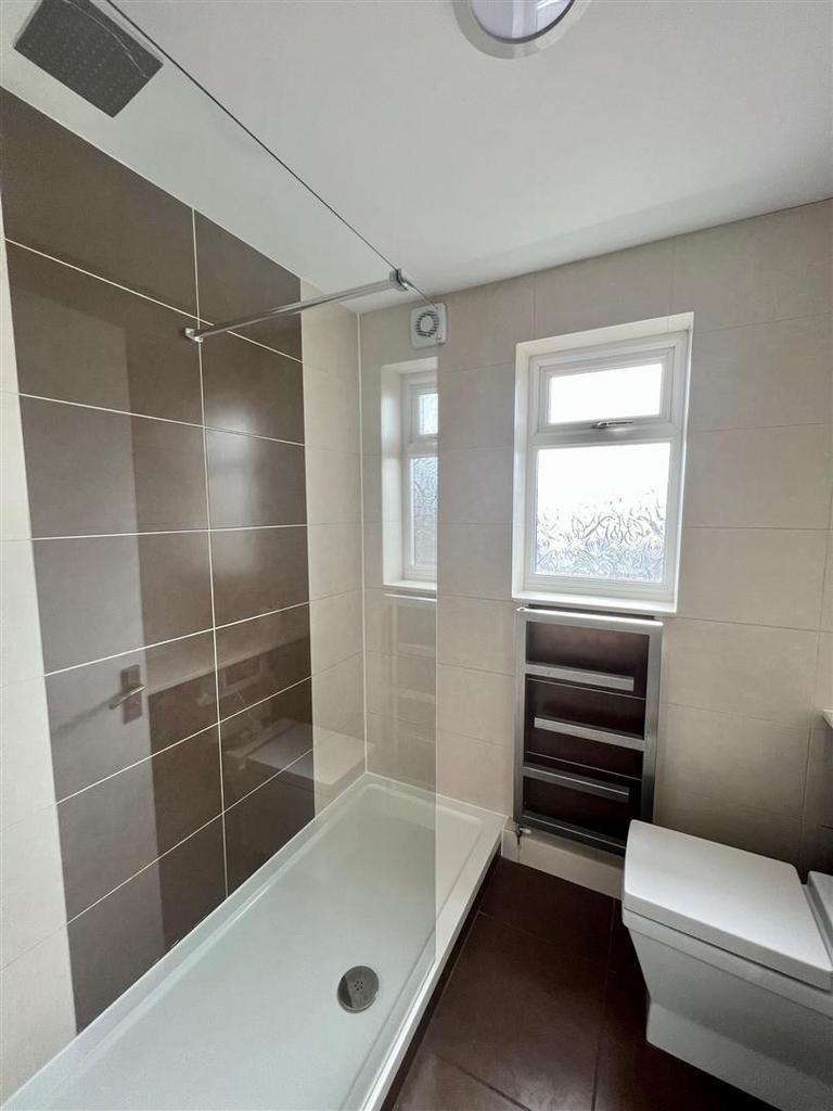 69 Upper Howsell Shower room - Copy.jpg