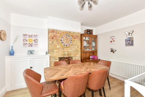 21 Segrave Road, Folkestone, CT19 6AY