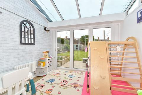 21 Segrave Road, Folkestone, CT19 6AY