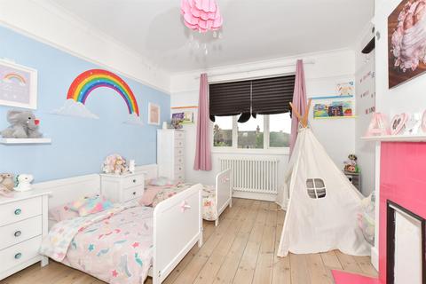 21 Segrave Road, Folkestone, CT19 6AY