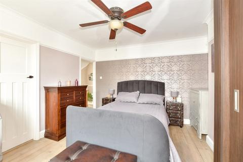21 Segrave Road, Folkestone, CT19 6AY